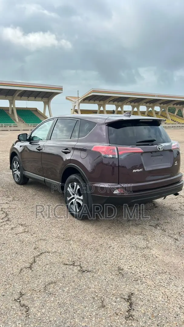 Toyota RAV4 LE 4dr SUV AWD (2.5L 4cyl 6A) 2018 Burgundy