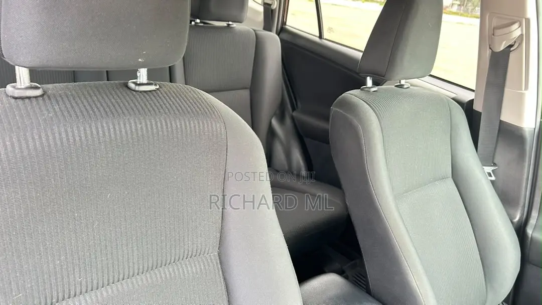 Toyota RAV4 LE 4dr SUV AWD (2.5L 4cyl 6A) 2018 Burgundy