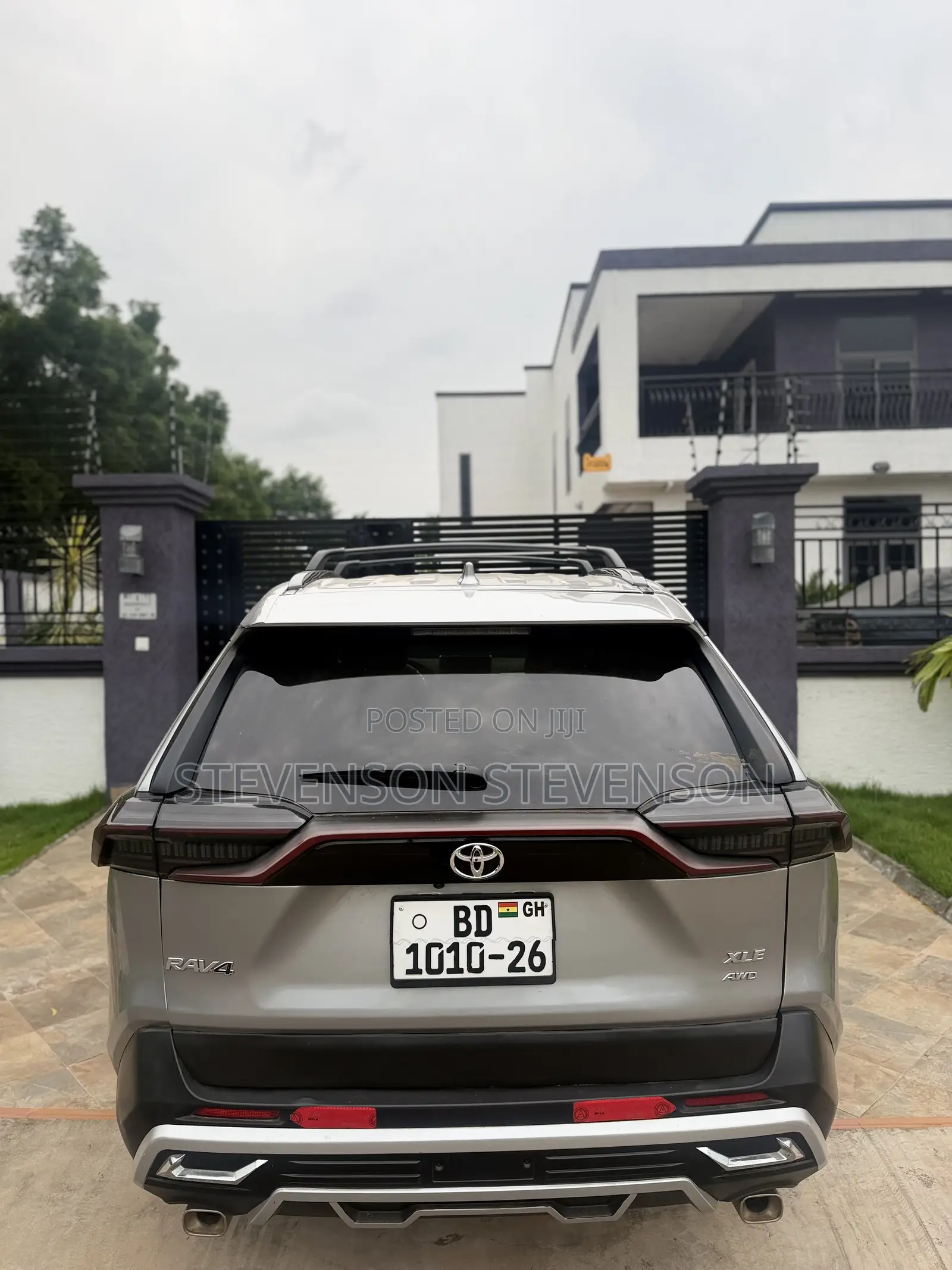 Toyota RAV4 XLE AWD 2024 Silver