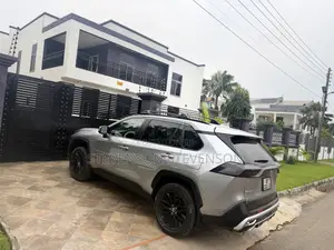Toyota RAV4 XLE AWD 2024 Silver
