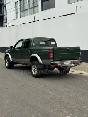 Nissan Navara 2.5 dCi 2008 Green