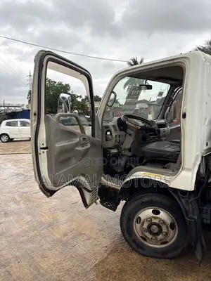 Toyota Dyna 2006 White