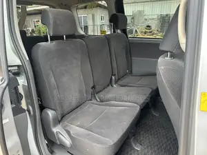 Toyota Noah 2.0 143hp AWD (8 Seater) 2013 Silver