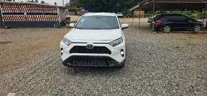 Toyota RAV4 XLE AWD 2019 White