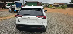 Toyota RAV4 XLE AWD 2019 White