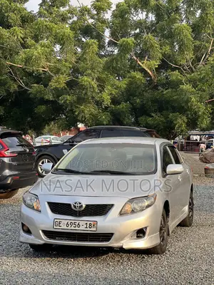 Toyota Corolla LE 4dr Sedan (1.8L 4cyl 4A) 2010 Silver