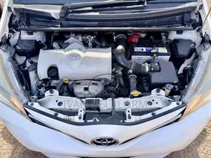 Toyota Vitz 1.3 FWD 5dr 2015 White