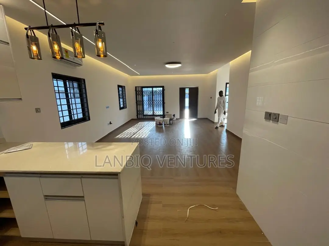 3bdrm House in Ashaley Botwe for sale