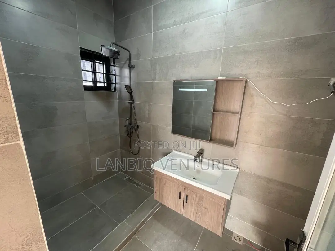 3bdrm House in Ashaley Botwe for sale