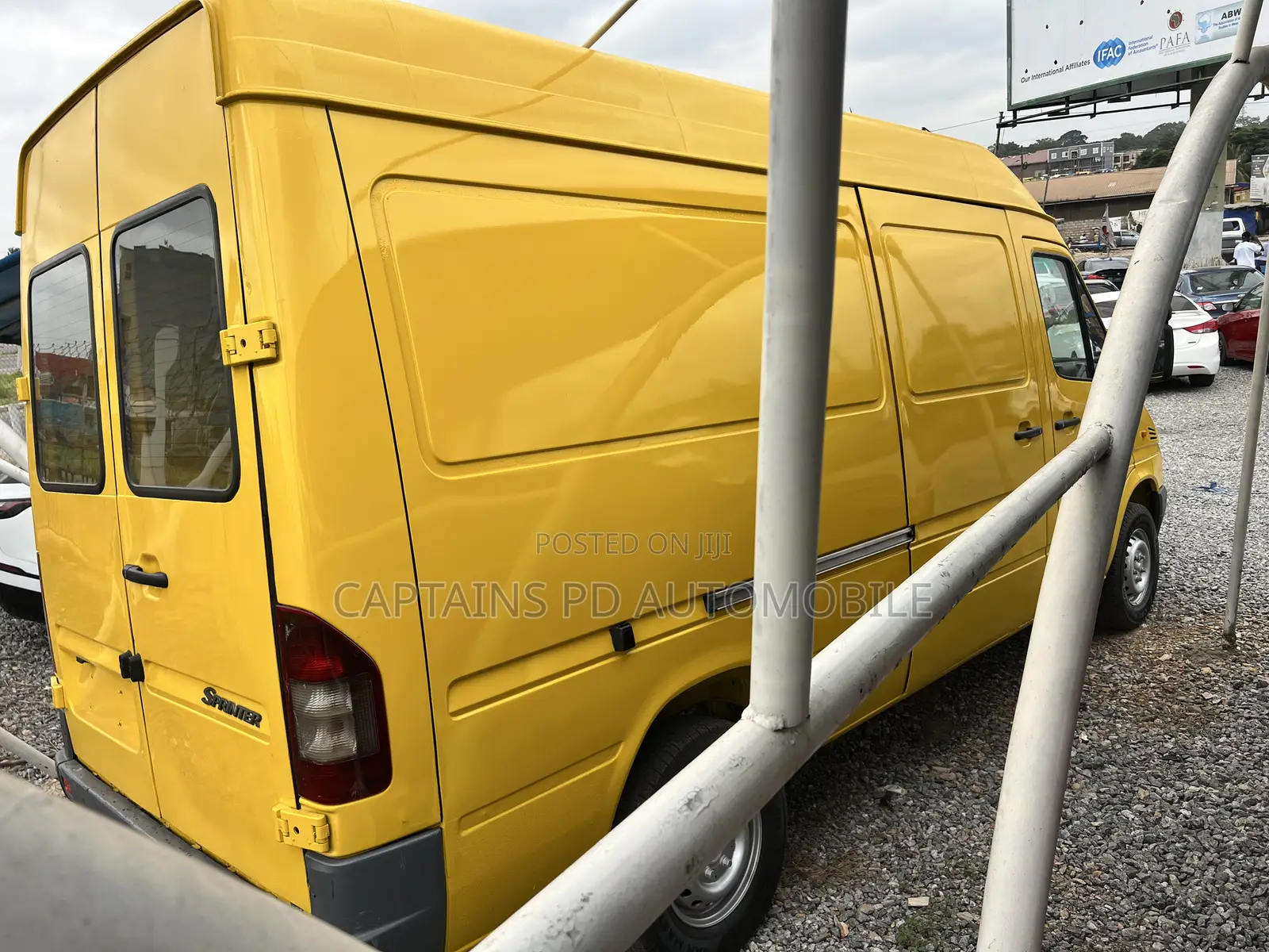 Mercedes-Benz Sprinter 2009 Yellow
