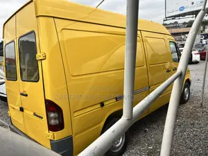 Mercedes-Benz Sprinter 2009 Yellow