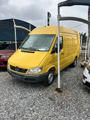 Mercedes-Benz Sprinter 2009 Yellow