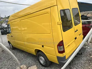 Mercedes-Benz Sprinter 2009 Yellow
