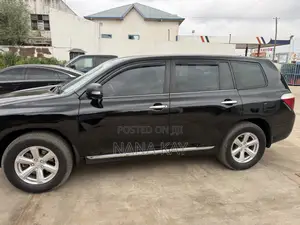 Toyota Highlander SE 2010 Black