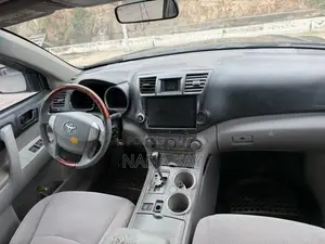 Toyota Highlander SE 2010 Black