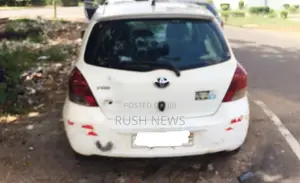 Toyota Vitz 1.0 FWD 5dr 2009 White