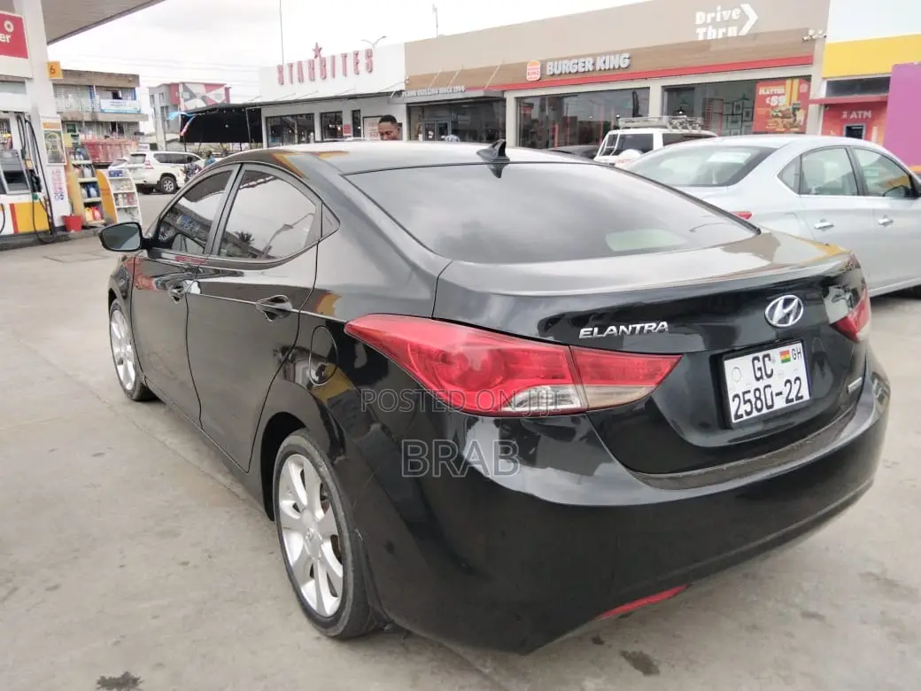 Hyundai Elantra Limited Sedan FWD (1.8L 4cyl 6A) 2013 Black