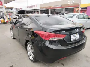 Hyundai Elantra Limited Sedan FWD (1.8L 4cyl 6A) 2013 Black