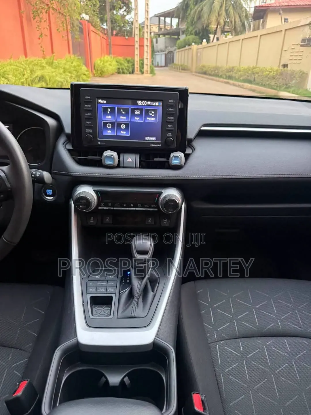 Toyota RAV4 2021 Silver