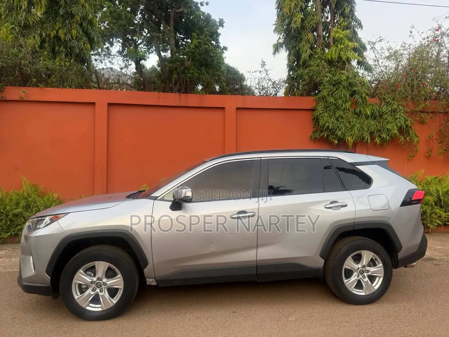 Toyota RAV4 2021 Silver