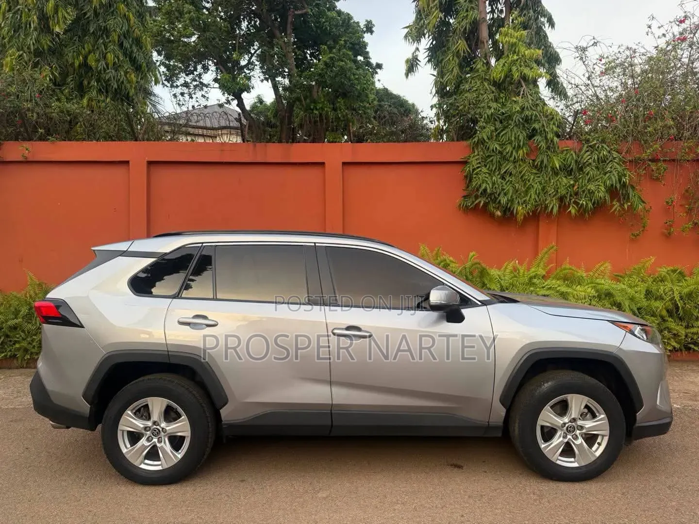 Toyota RAV4 2021 Silver