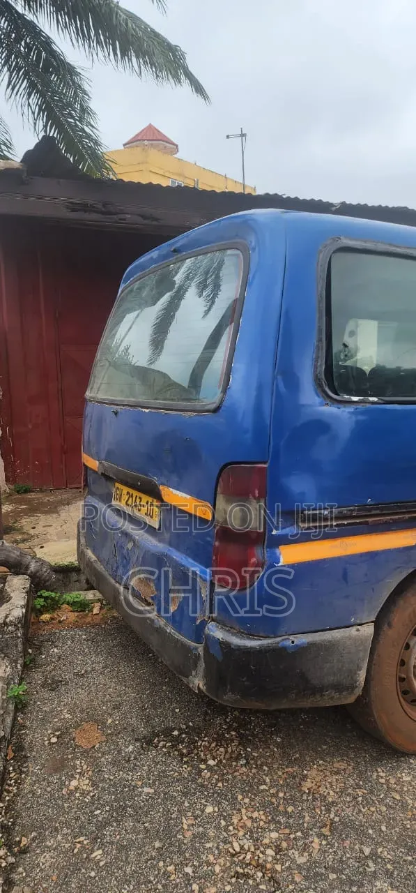 Toyota HiAce 1999 Blue