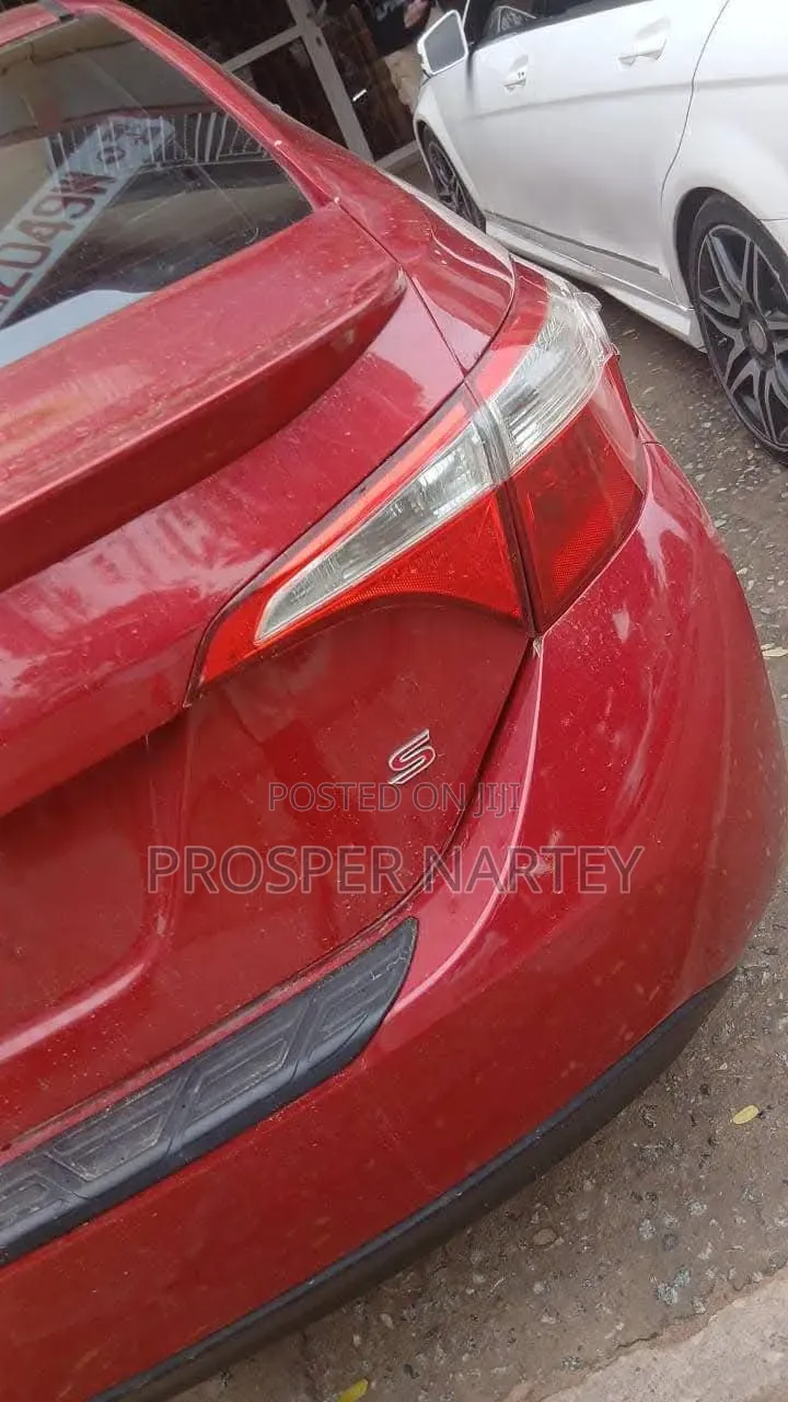 Toyota Corolla 2016 Red