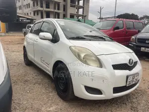 Toyota Vitz 1.0 FWD 3dr 2010 White