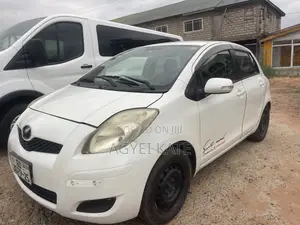 Toyota Vitz 1.0 FWD 3dr 2010 White