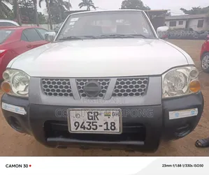 Nissan Hardbody 2000 White