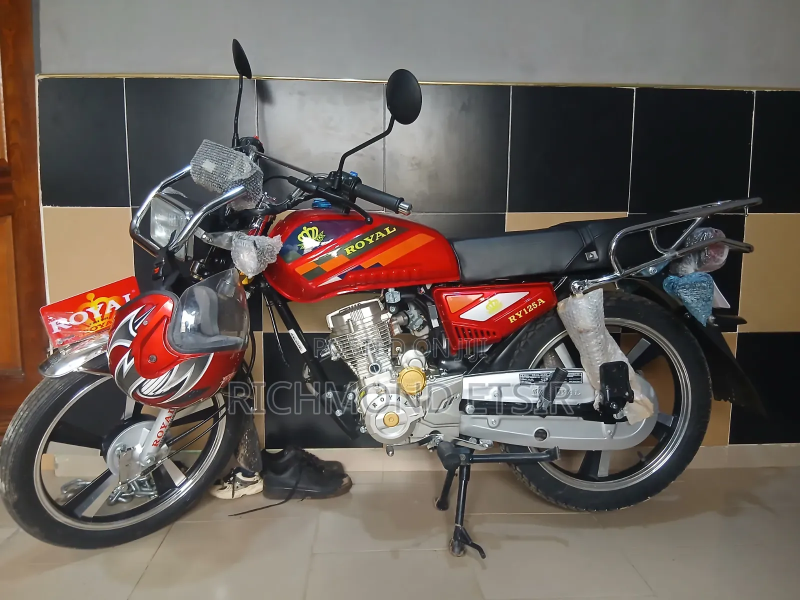New Royal RY125 2026 Red