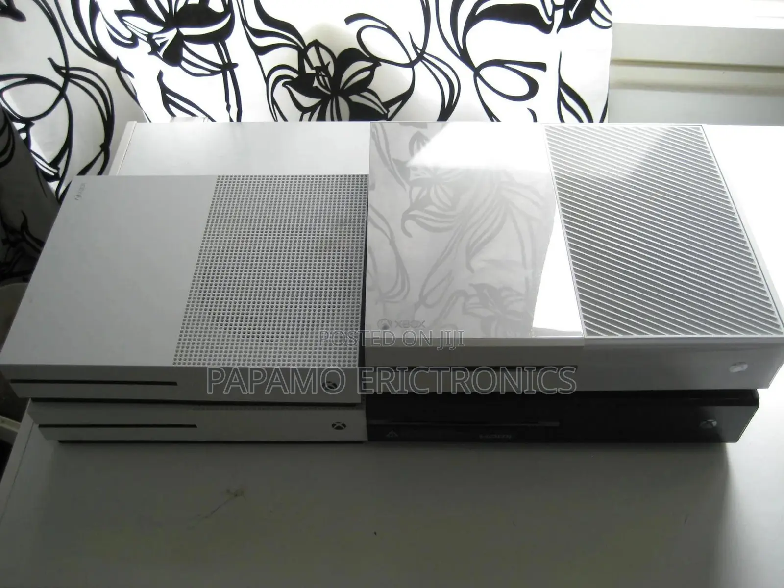 Microsoft Xbox One S 1TB White Console Original Controller Fully