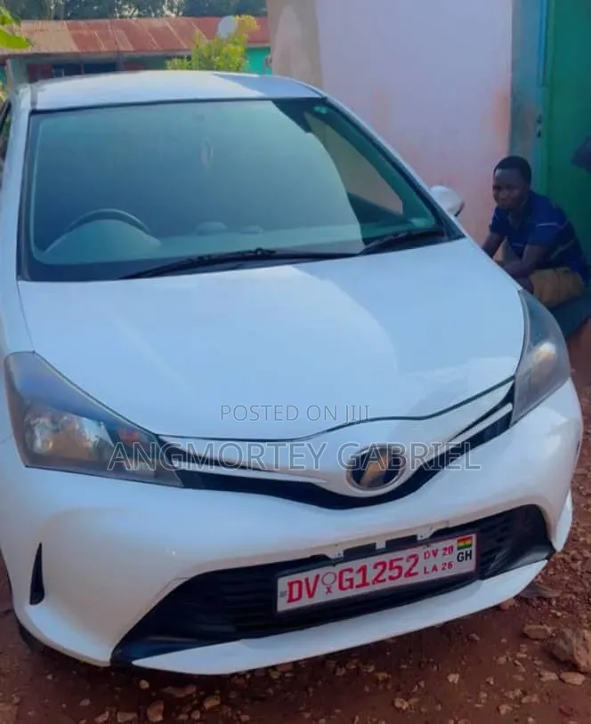 Toyota Vitz 2014 White