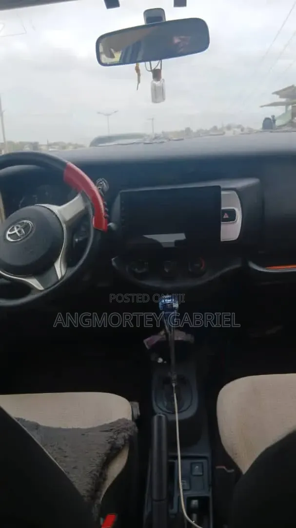 Toyota Vitz 2014 White