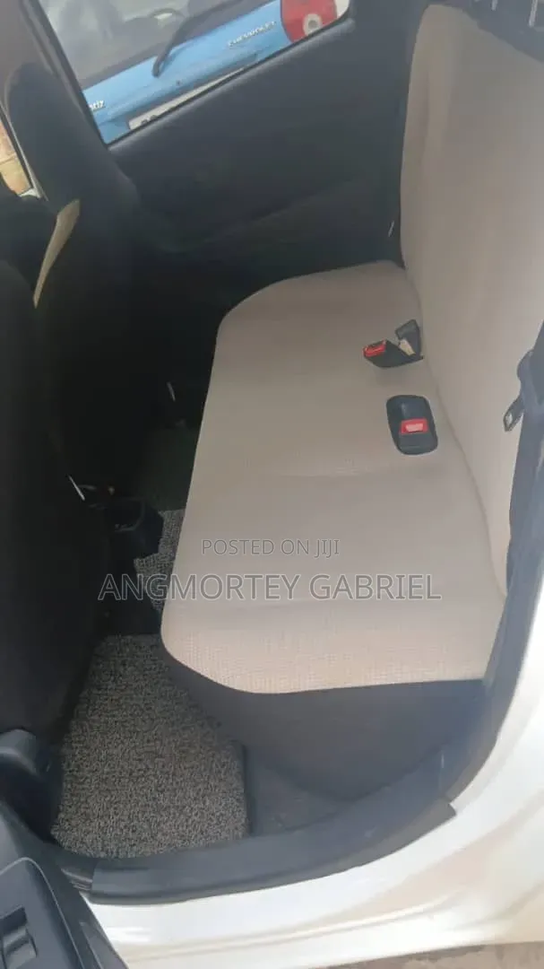 Toyota Vitz 2014 White