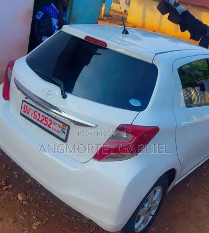 Toyota Vitz 2014 White