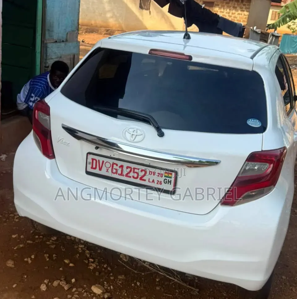 Toyota Vitz 2014 White