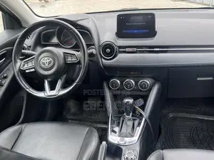 Toyota Yaris XLE Sedan 4dr 2019 Gray