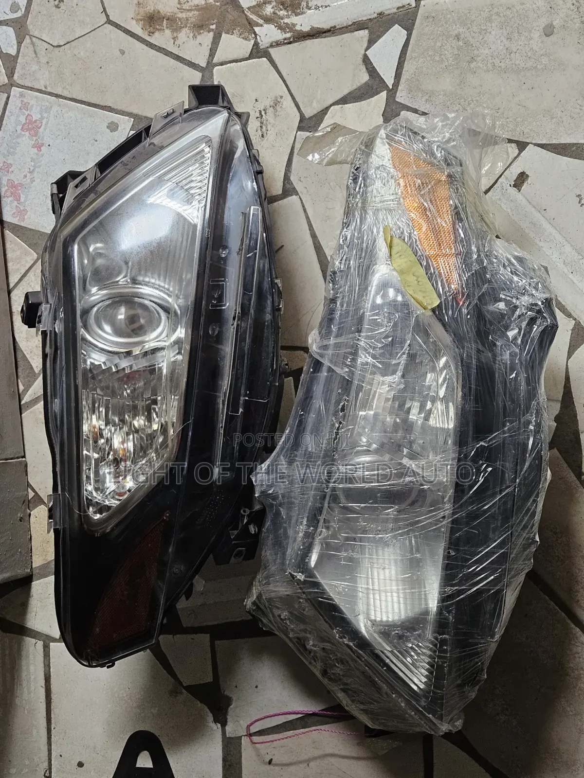 Lincoln MKT Headlight 2010 Pair With Charger