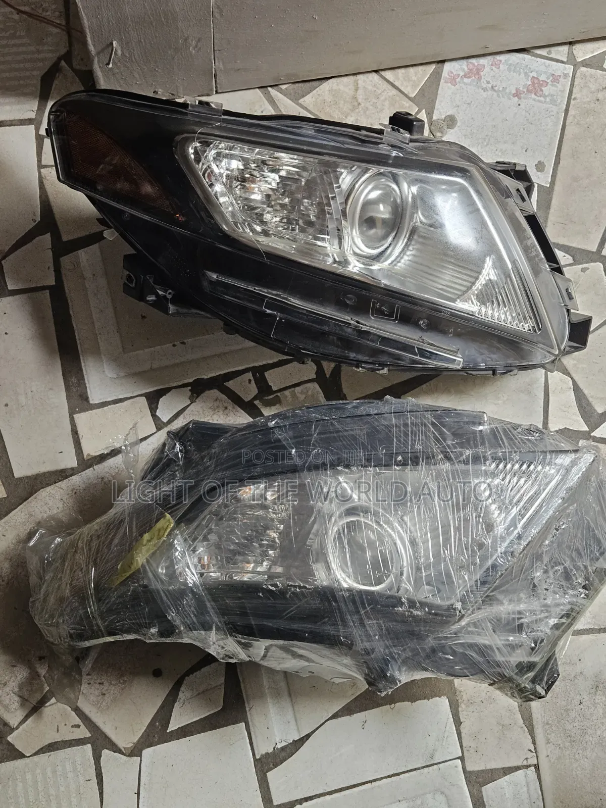 Lincoln MKT Headlight 2010 Pair With Charger