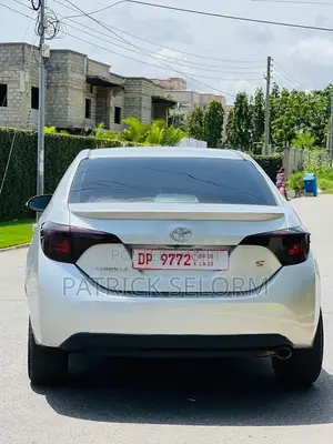Toyota Corolla SE 4dr Sedan (1.8L 4cyl CVT) 2017 Gray