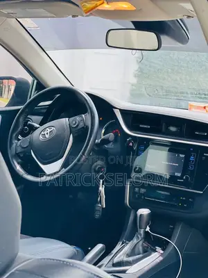 Toyota Corolla SE 4dr Sedan (1.8L 4cyl CVT) 2017 Gray