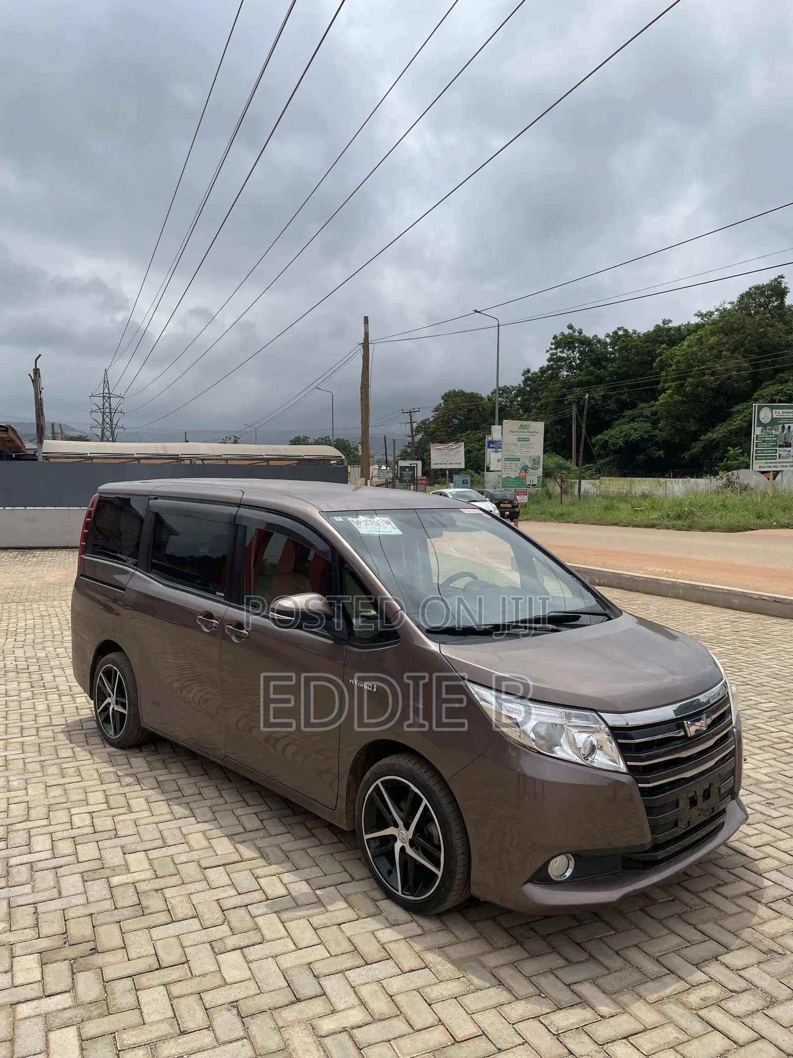 Toyota Noah 2.0 FWD (7 Seater) 2014 Brown