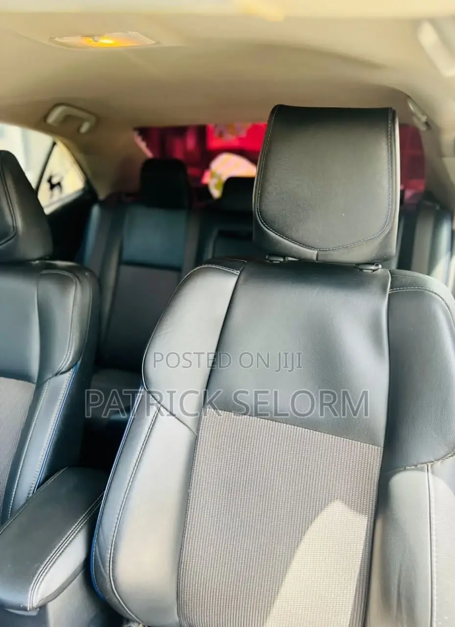 Toyota Corolla SE 4dr Sedan (1.8L 4cyl CVT) 2017 Gray