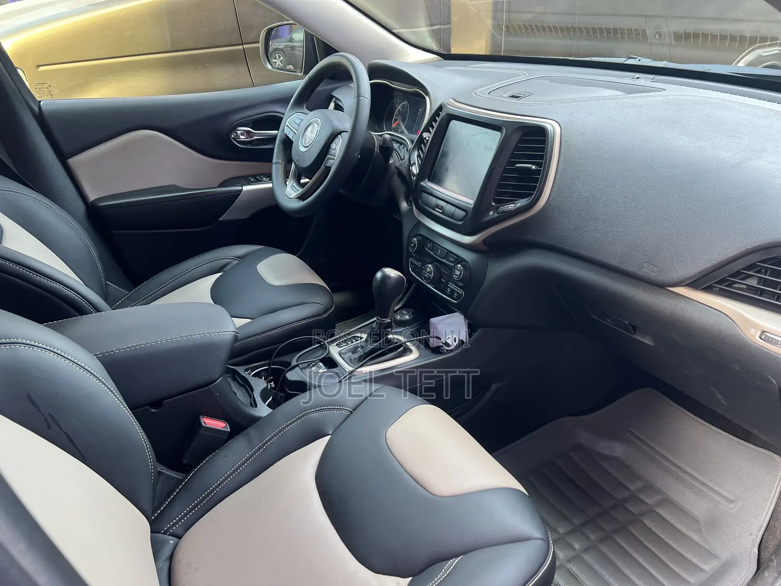 Jeep Cherokee Latitude 4dr SUV 4WD (2.4L 4cyl 9A) 2014 Black