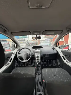 Toyota Yaris Base Hatchback 5dr 2010 Red