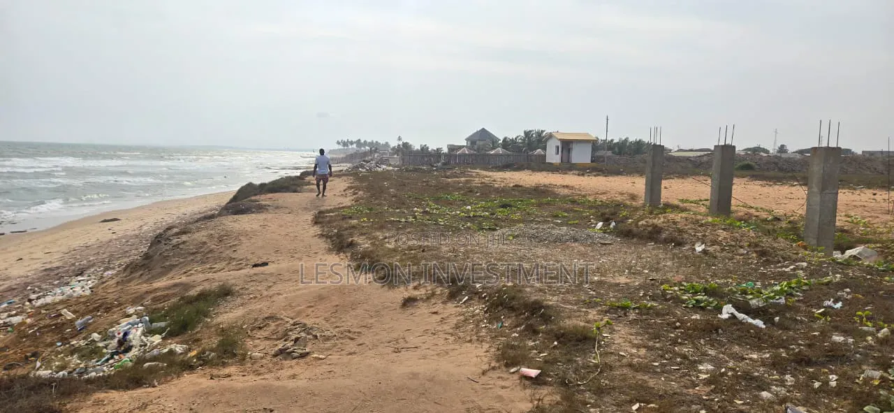 3 Main Road Plots of Land Santoe for Sale