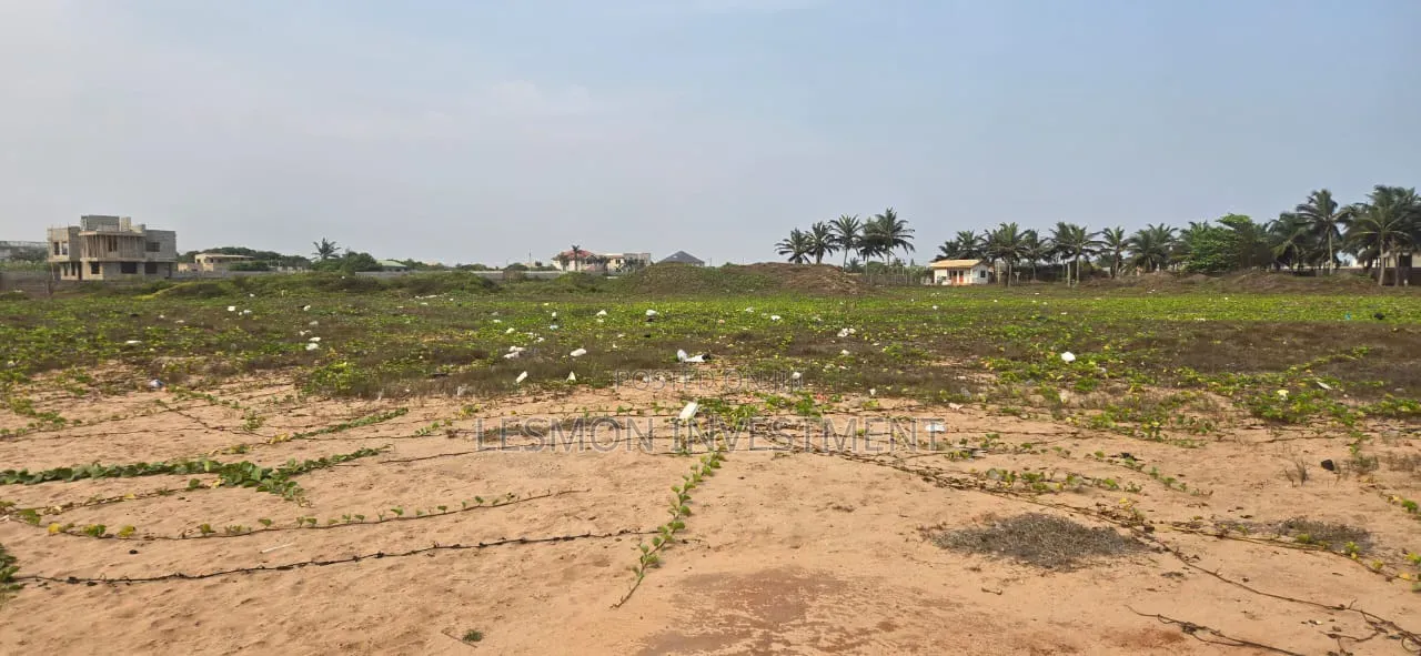 3 Main Road Plots of Land Santoe for Sale