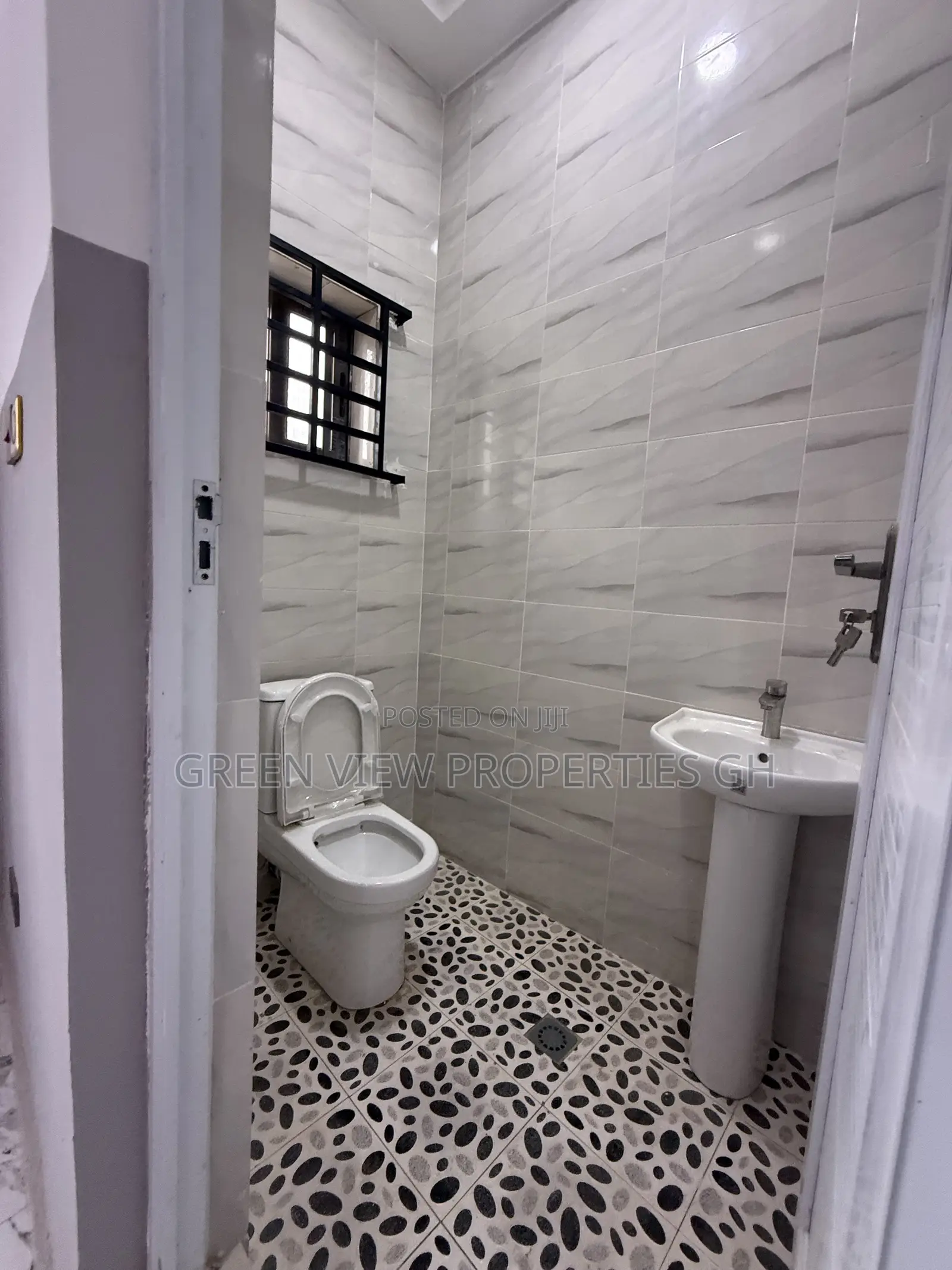 2bdrm Apartment in West Hills Mall Area for rent