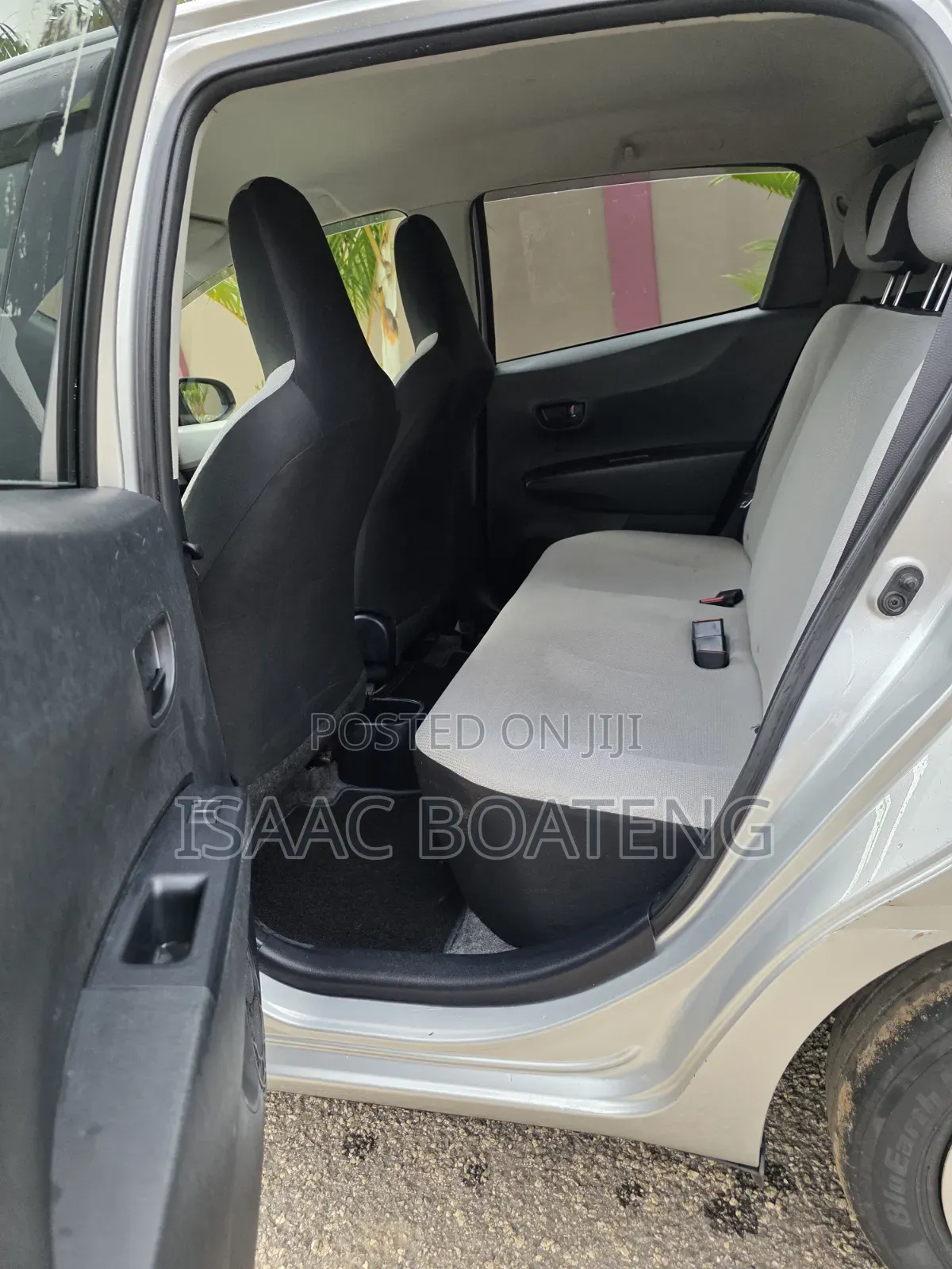 Toyota Vitz 2013 Silver